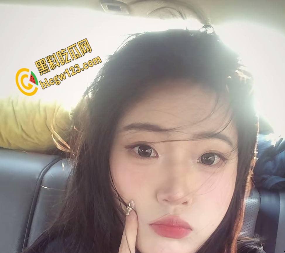 陕西嫩妹五一酒店走廊开战！清纯眼镜妹变身反差女王，男友后入狂欢，监控都看湿了！  第5张