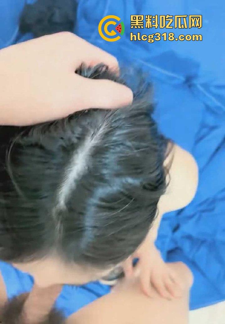 一王三后大混战，喝尿深喉后入吞精疯狂大乱搞，三位极品美女等待投喂，现场淫乱无比  第3张