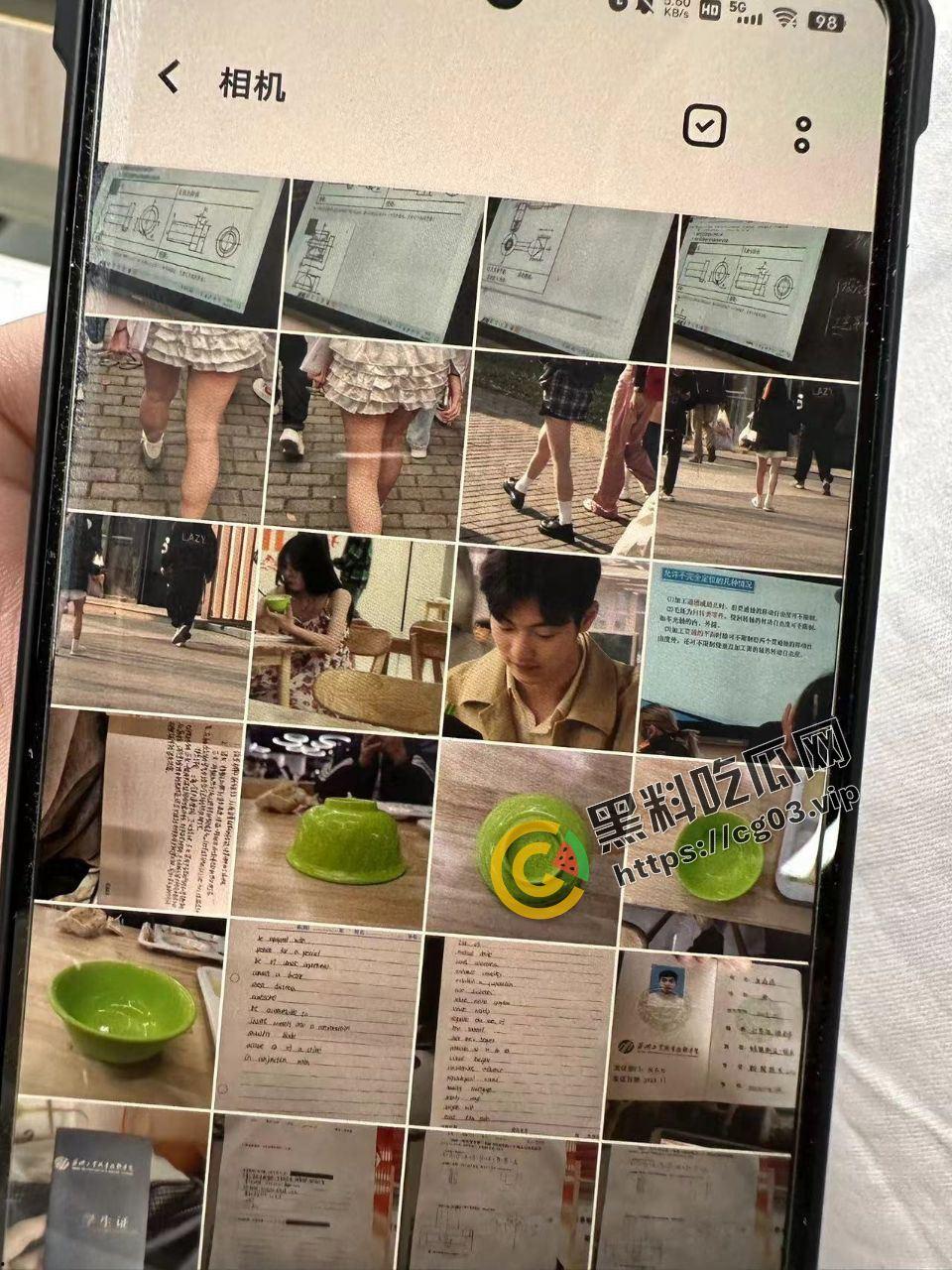 当众社死！疑似广西大学某男偷拍同学美腿被小仙女抓到当众处刑删掉照片 脸都丢没了  第5张