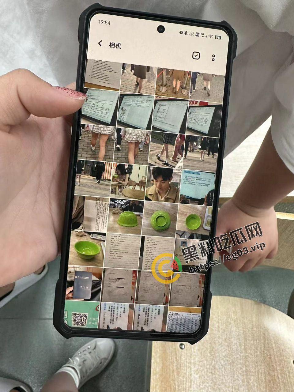 当众社死！疑似广西大学某男偷拍同学美腿被小仙女抓到当众处刑删掉照片 脸都丢没了  第7张