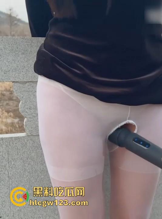 反差抖M少妇户外露出 敏感人妻极致潮喷 换衣塞跳蛋 手铐脚镣喷尿 臊味十足尺度炸裂！  第9张