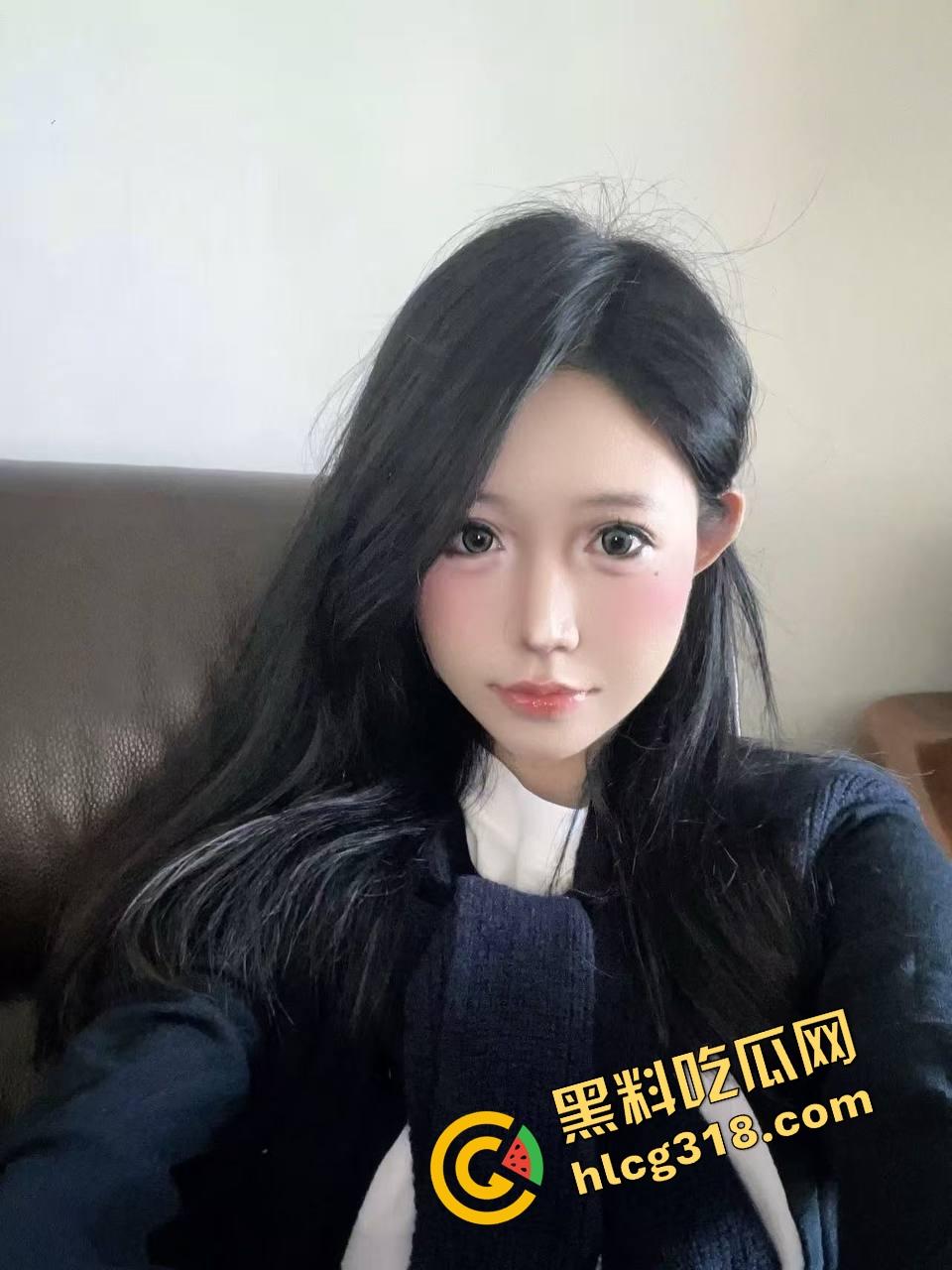 常去正规按摩店挑熟练技师，没想到这次技师小妹被我撩到神魂颠倒，冒险直接骑上我的大鸡鸡！  第1张