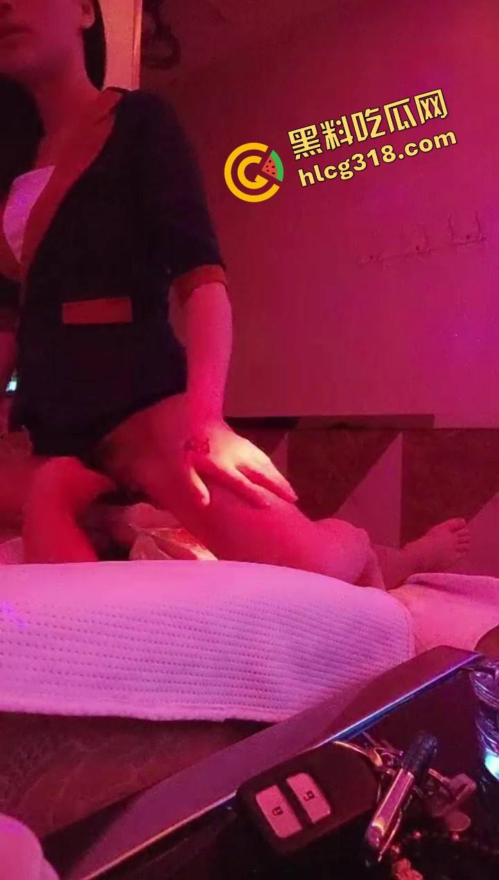 常去正规按摩店挑熟练技师，没想到这次技师小妹被我撩到神魂颠倒，冒险直接骑上我的大鸡鸡！  第8张