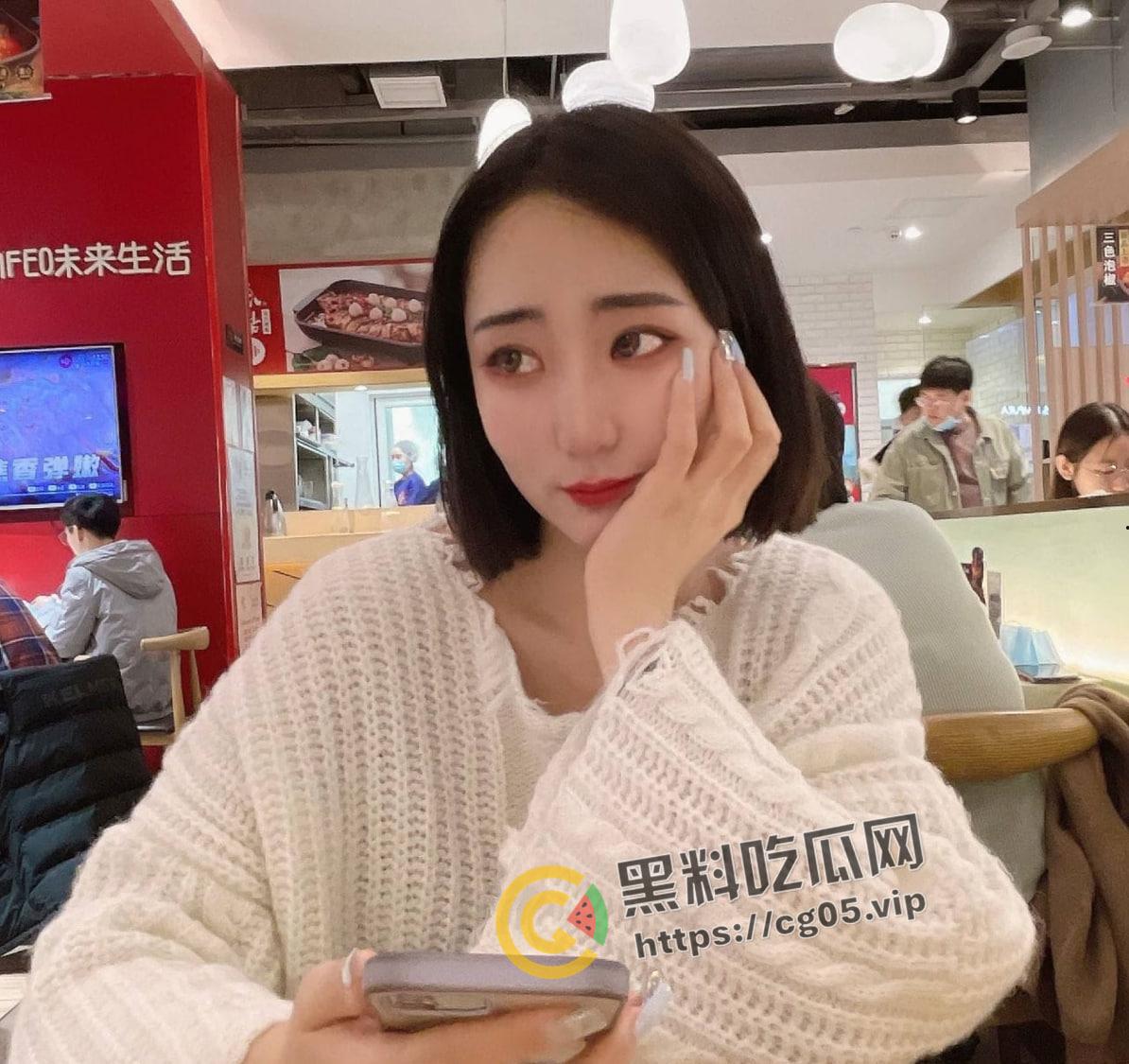 安徽大学情侣租客 美女反差婊女友和房东偷吃 这房东有钱赚 有逼日 太爽了  第4张