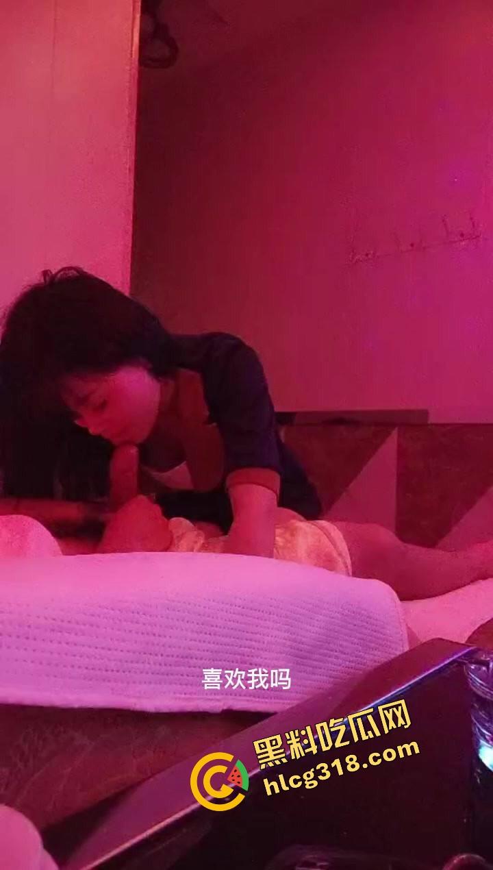 常去正规按摩店挑熟练技师，没想到这次技师小妹被我撩到神魂颠倒，冒险直接骑上我的大鸡鸡！  第9张