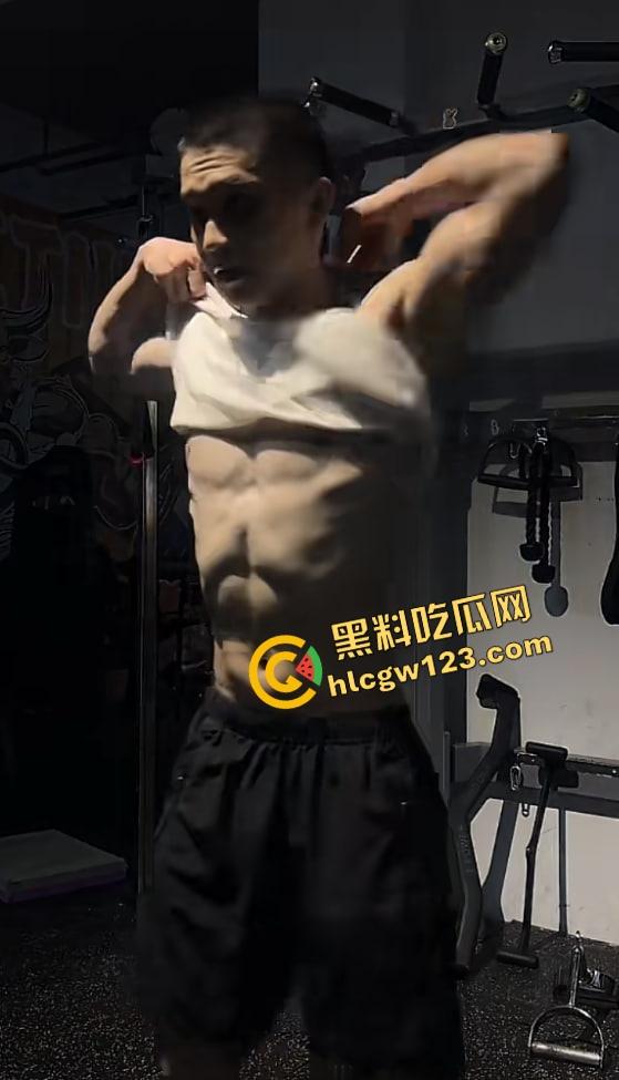 健身猛男操女粉,抖音小网红『mack』鸡巴太长,干的粉丝边喊爸爸,爆乳夹爆鸡巴逼都蹬歪了! 第3张 健身猛男操女粉,抖音小网红『mack』鸡巴太长,干的粉丝边喊爸爸,爆乳夹爆鸡巴逼都蹬歪了! 第3张