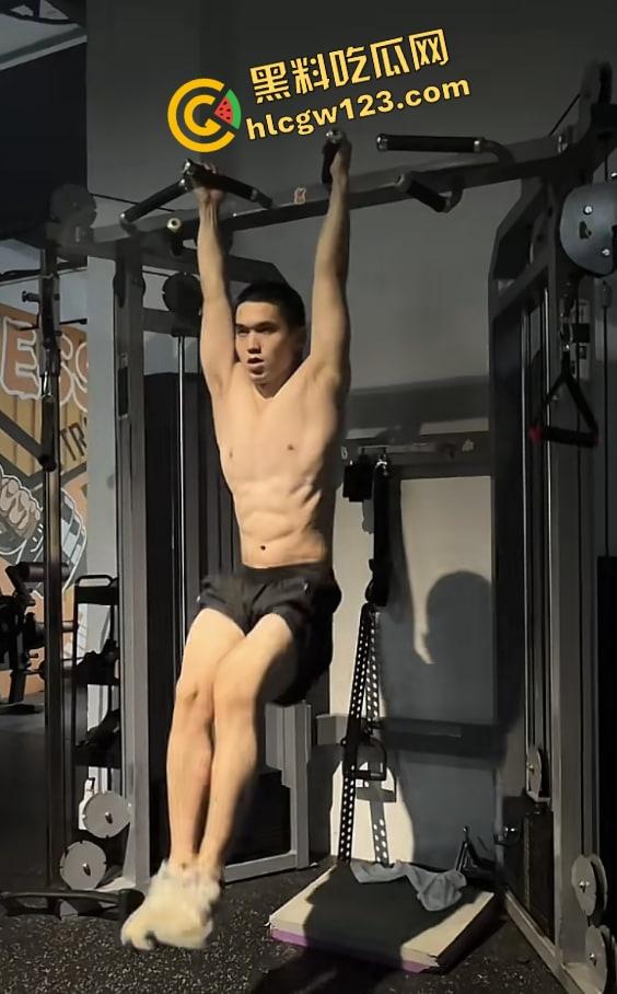 健身猛男操女粉,抖音小网红『mack』鸡巴太长,干的粉丝边喊爸爸,爆乳夹爆鸡巴逼都蹬歪了! 第4张 健身猛男操女粉,抖音小网红『mack』鸡巴太长,干的粉丝边喊爸爸,爆乳夹爆鸡巴逼都蹬歪了! 第4张