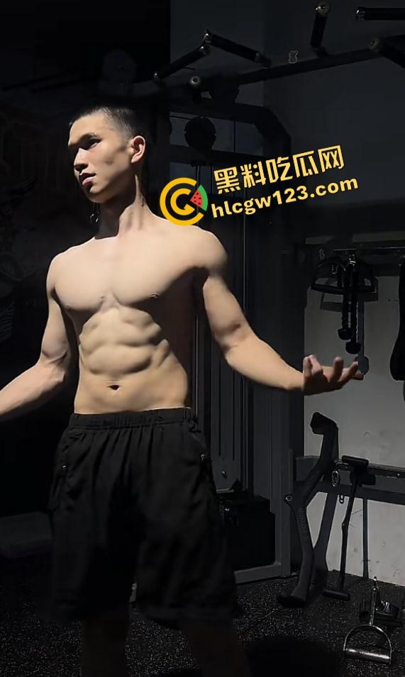 健身猛男操女粉,抖音小网红『mack』鸡巴太长,干的粉丝边喊爸爸,爆乳夹爆鸡巴逼都蹬歪了! 第5张 健身猛男操女粉,抖音小网红『mack』鸡巴太长,干的粉丝边喊爸爸,爆乳夹爆鸡巴逼都蹬歪了! 第5张