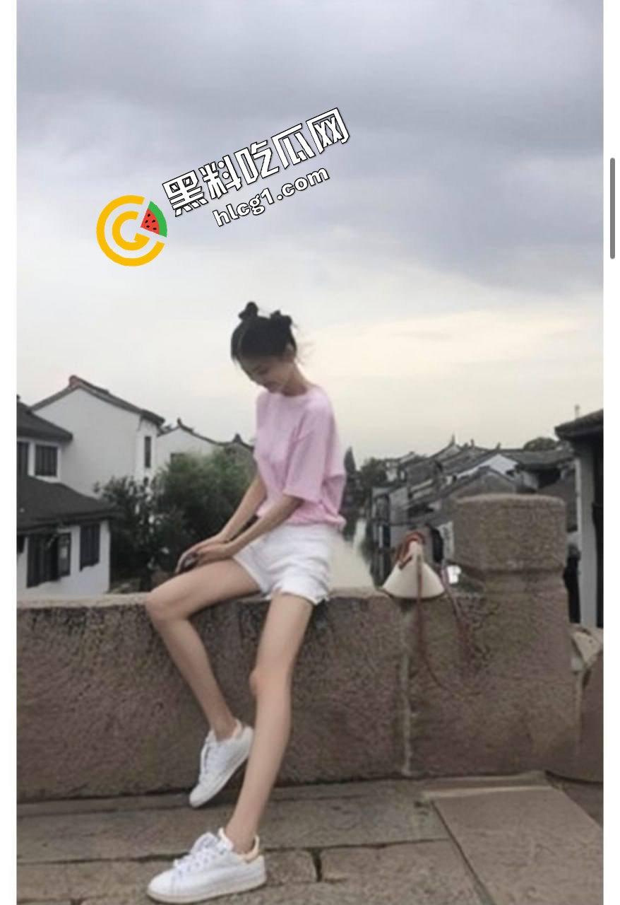 上海师范大学校花吃鸡巴视频曝光,爱好王者荣耀,疑似小代变干爹! 第1张 上海师范大学校花吃鸡巴视频曝光,爱好王者荣耀,疑似小代变干爹! 第1张