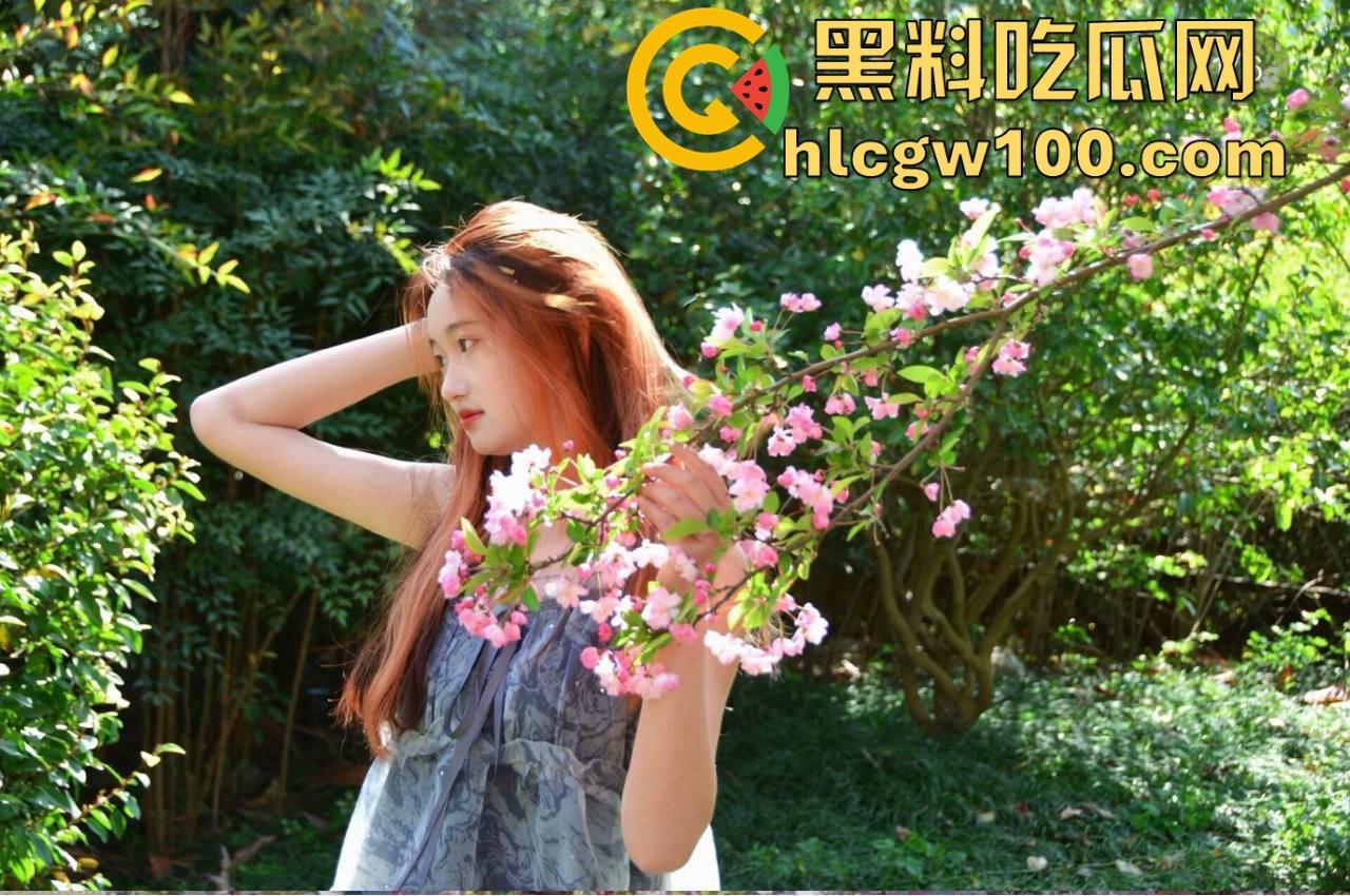 西安交通大学大四学姐【钟珂怡】私密视频泄露，网上裸聊自慰极品骚货饥渴难耐。  第1张