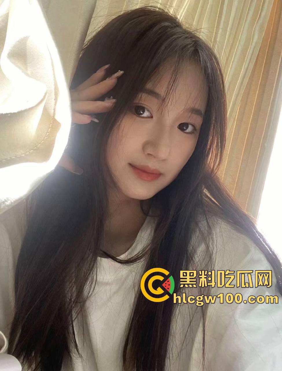 西安交通大学大四学姐【钟珂怡】私密视频泄露，网上裸聊自慰极品骚货饥渴难耐。  第2张
