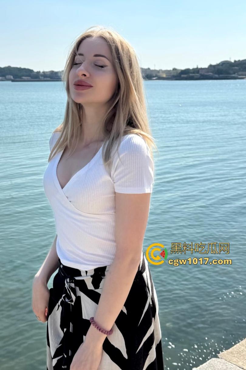 邪恶之家【PerverseFamily】重口颜料灌肠，变态女神屁眼喷彩虹颜料，美穴再灌颜料被大棒猛轰流料汁！  第1张