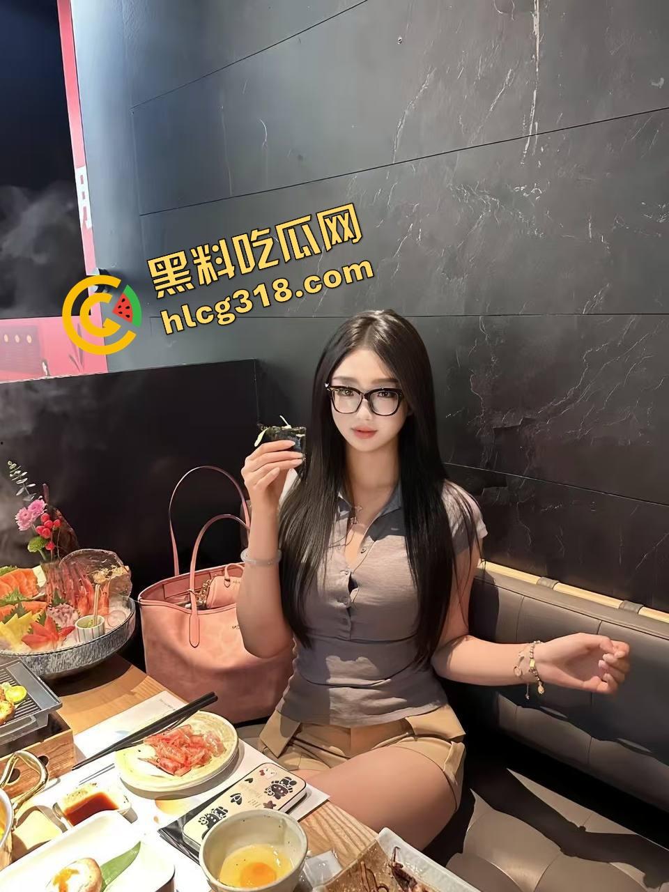 本想帮隔壁妹子炒个菜,结果她光身子出来说调料在高处,刚抱起来就干上了,出租屋啪啪太带感! 第3张 本想帮隔壁妹子炒个菜,结果她光身子出来说调料在高处,刚抱起来就干上了,出租屋啪啪太带感! 第3张