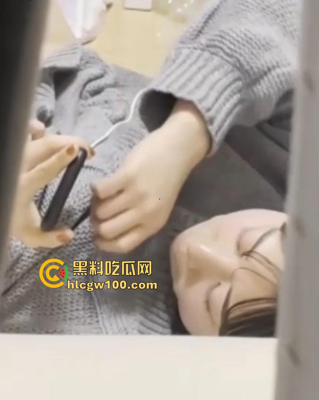 姐姐自慰忘记关门,弟弟全程偷拍求助网友,姐姐这是在堵管子还是修管子?有没有人主动请缨帮姐姐疏通! 第14张 姐姐自慰忘记关门,弟弟全程偷拍求助网友,姐姐这是在堵管子还是修管子?有没有人主动请缨帮姐姐疏通! 第14张