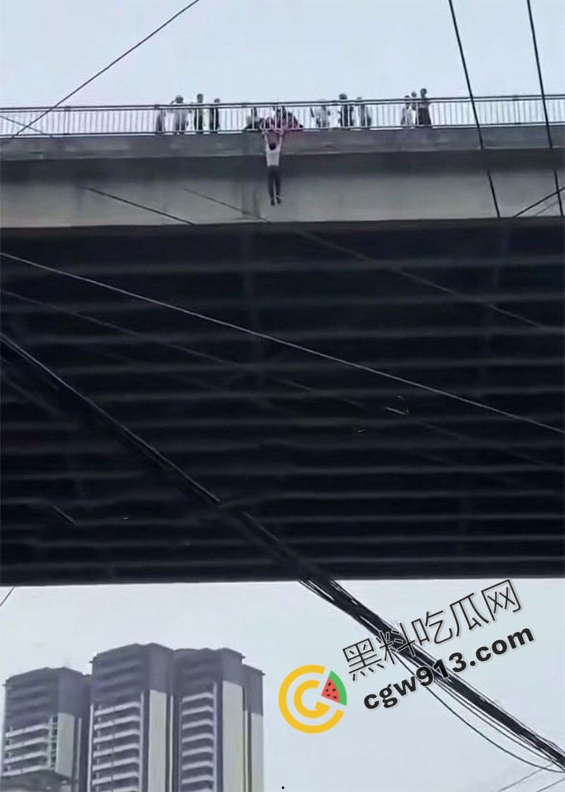 四川叙永县悲剧男子背负网贷,妻离子散绝望跳桥: 金钱社会我们该如何抉择? 第4张 四川叙永县悲剧男子背负网贷,妻离子散绝望跳桥: 金钱社会我们该如何抉择? 第4张