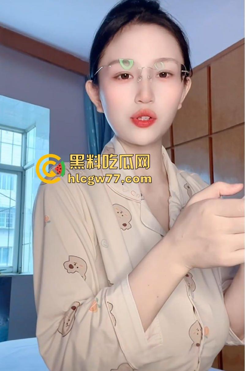 快手哺乳期少妇【晨曦兔子】福利视频流出 极品巨乳被不停揉捏奶水四溢 水晶棒自慰高潮不断！  第2张