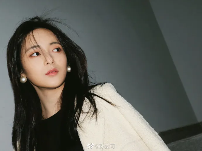 当红女演员【孙安可】的桃色历史 缉魂中删减片段流出 香艳肉体一丝不挂 这才是顶级反差  第2张