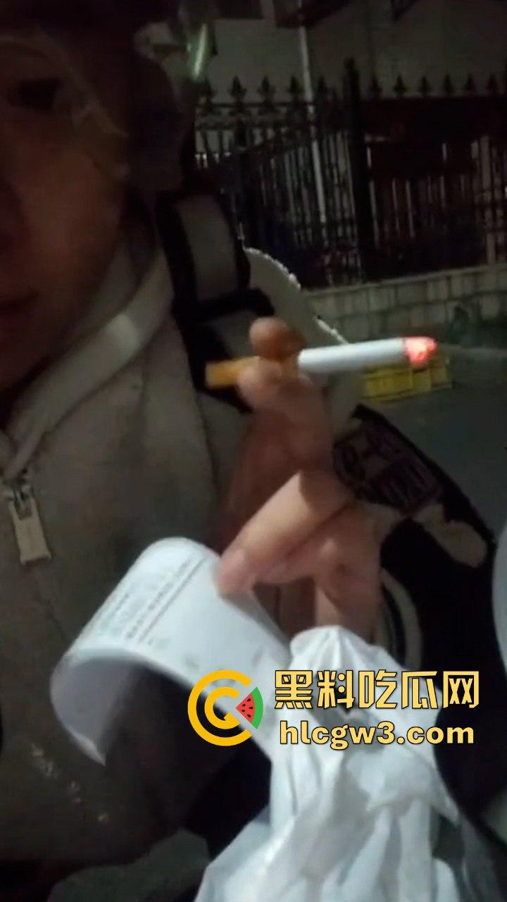 看完这个你还敢点外卖吗?美团外卖骑手丁子豪朝餐食里吐口水?平台:已永久限制接单 第8张 看完这个你还敢点外卖吗?美团外卖骑手丁子豪朝餐食里吐口水?平台:已永久限制接单 第8张