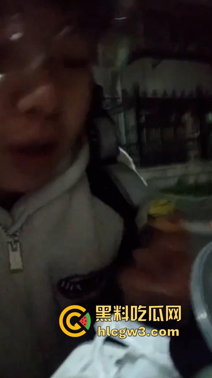 看完这个你还敢点外卖吗?美团外卖骑手丁子豪朝餐食里吐口水?平台:已永久限制接单 第9张 看完这个你还敢点外卖吗?美团外卖骑手丁子豪朝餐食里吐口水?平台:已永久限制接单 第9张