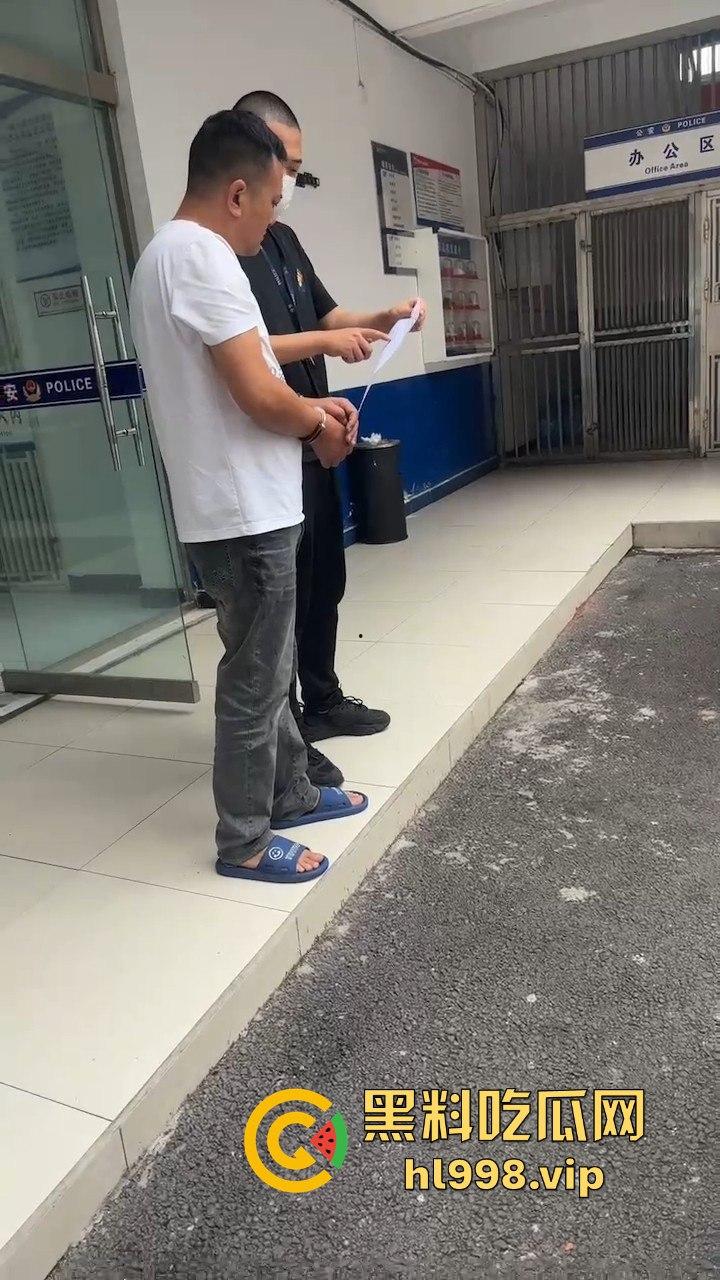 建材大佬狂上天!开七系跑到直播现场,口出狂言要睡主播,没人理还开车撞场! 第12张 建材大佬狂上天!开七系跑到直播现场,口出狂言要睡主播,没人理还开车撞场! 第12张