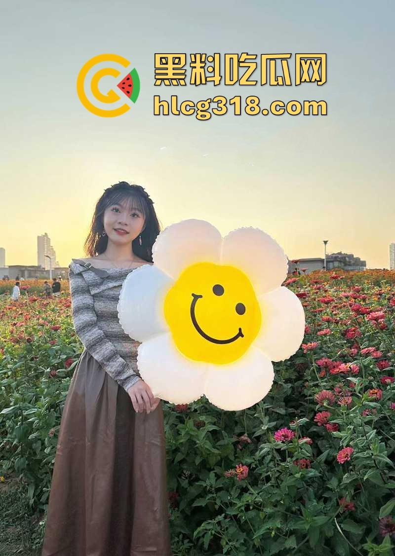 海角乱伦大神，排卵期把姐姐按倒床上强行推倒，无套后入内射，把她都给操哭了！  第6张