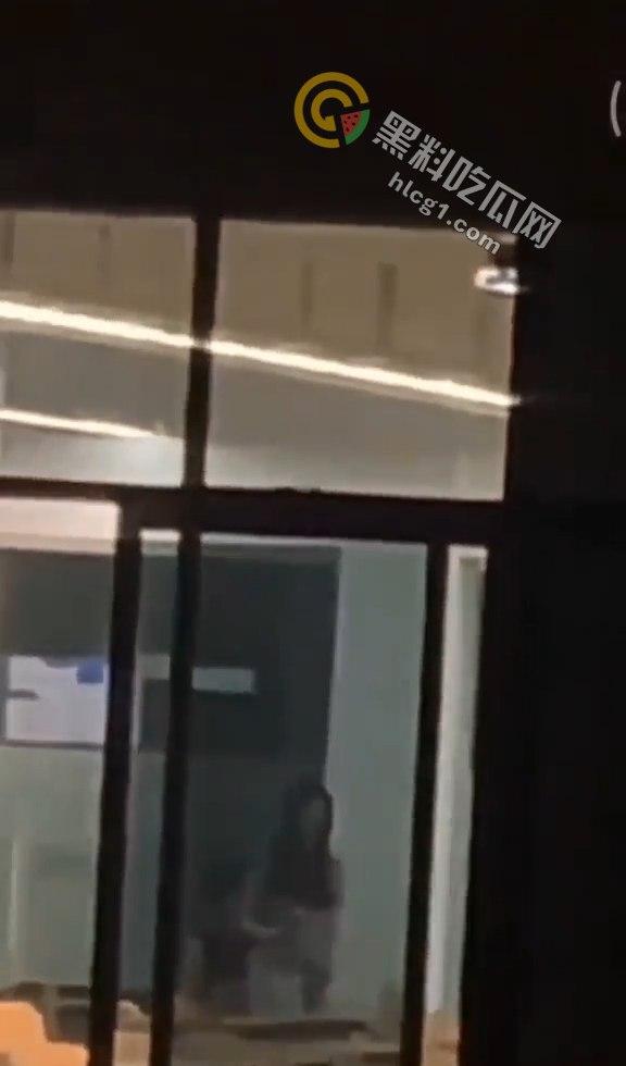 四川传媒学院情侣教室激情做爱，吃瓜群众围观拍摄，技院之名再添猛料！  第5张