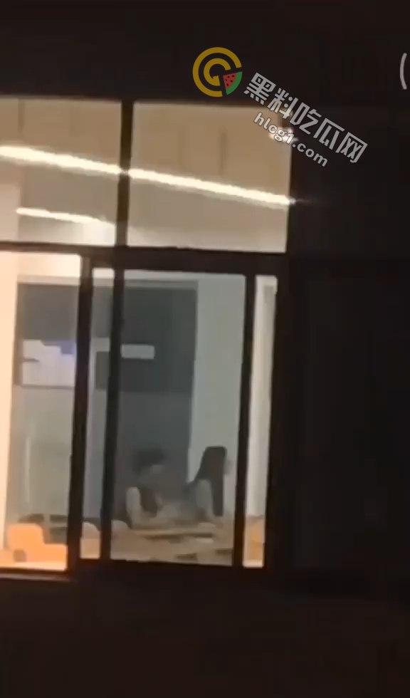 四川传媒学院情侣教室激情做爱，吃瓜群众围观拍摄，技院之名再添猛料！  第6张