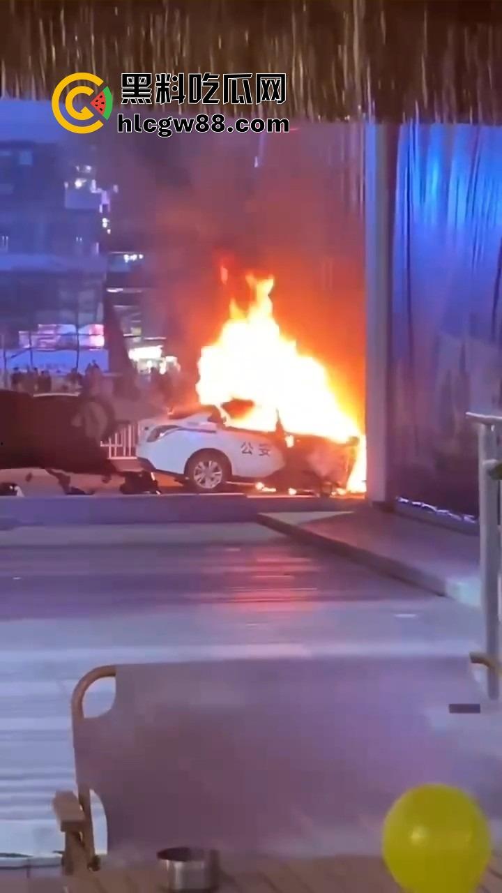 广州南村万博警车大火狂烧成火球,现场围满吃瓜群众狂拍视频,这火势真是牛逼大了! 第9张 广州南村万博警车大火狂烧成火球,现场围满吃瓜群众狂拍视频,这火势真是牛逼大了! 第9张