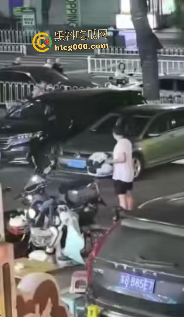 无锡街头裸男老婆被调戏持刀复仇，男小三左腰直接被划开一道口子，差点肾都露出来了！  第5张