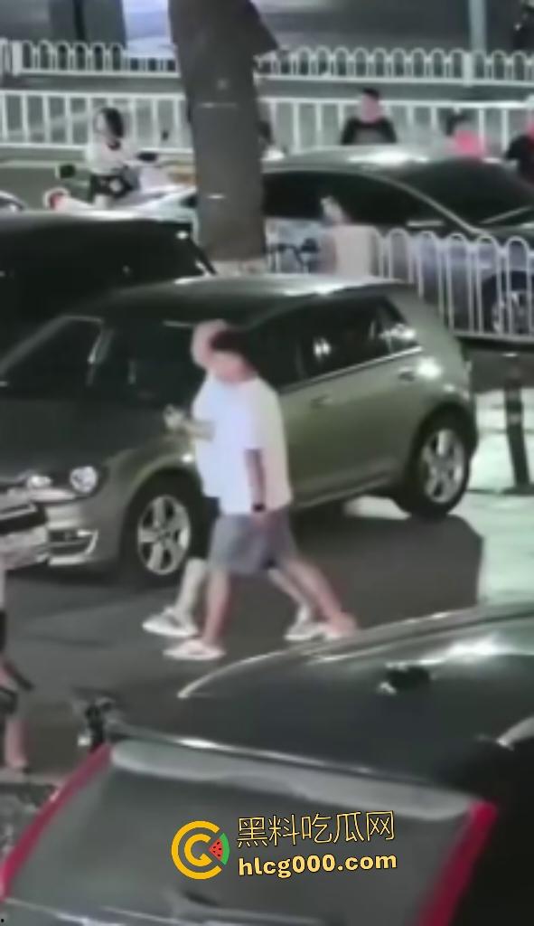 无锡街头裸男老婆被调戏持刀复仇，男小三左腰直接被划开一道口子，差点肾都露出来了！  第6张