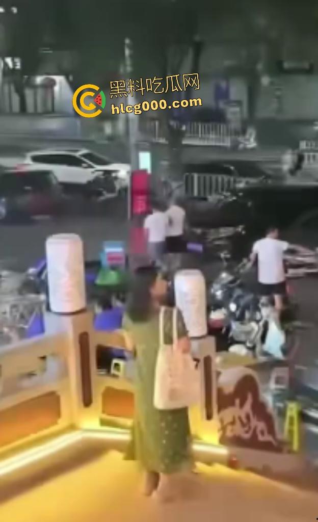 无锡街头裸男老婆被调戏持刀复仇，男小三左腰直接被划开一道口子，差点肾都露出来了！  第7张