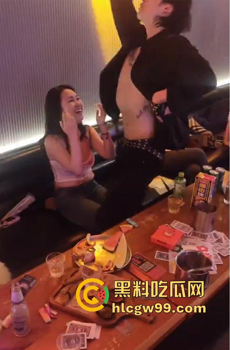 商K男模激情热舞 八块腹肌诱惑的富婆笑不拢嘴 姐姐的快乐 你想象不到!  第4张