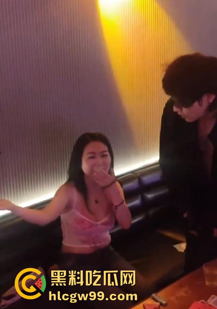 商K男模激情热舞 八块腹肌诱惑的富婆笑不拢嘴 姐姐的快乐 你想象不到!  第8张