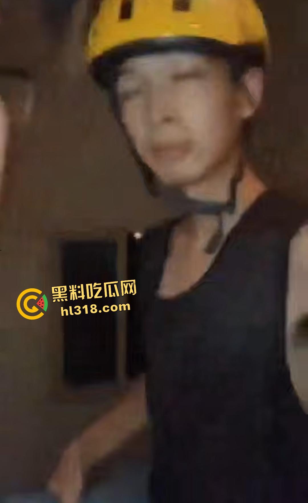 外卖小哥怒关水闸竟因为恶毒夫妻为白嫖退款PUA快递小哥，逼急狂徒挥刀抹颈，偷鸡不成血溅当场！  第1张