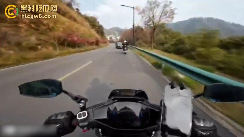 懂车帝已经打开了!摩友山路遛弯被右转到逆向车道的车给撞飞 两辆摩托被撞烂 开车老头直接傻眼! 第3张 懂车帝已经打开了!摩友山路遛弯被右转到逆向车道的车给撞飞 两辆摩托被撞烂 开车老头直接傻眼! 第3张
