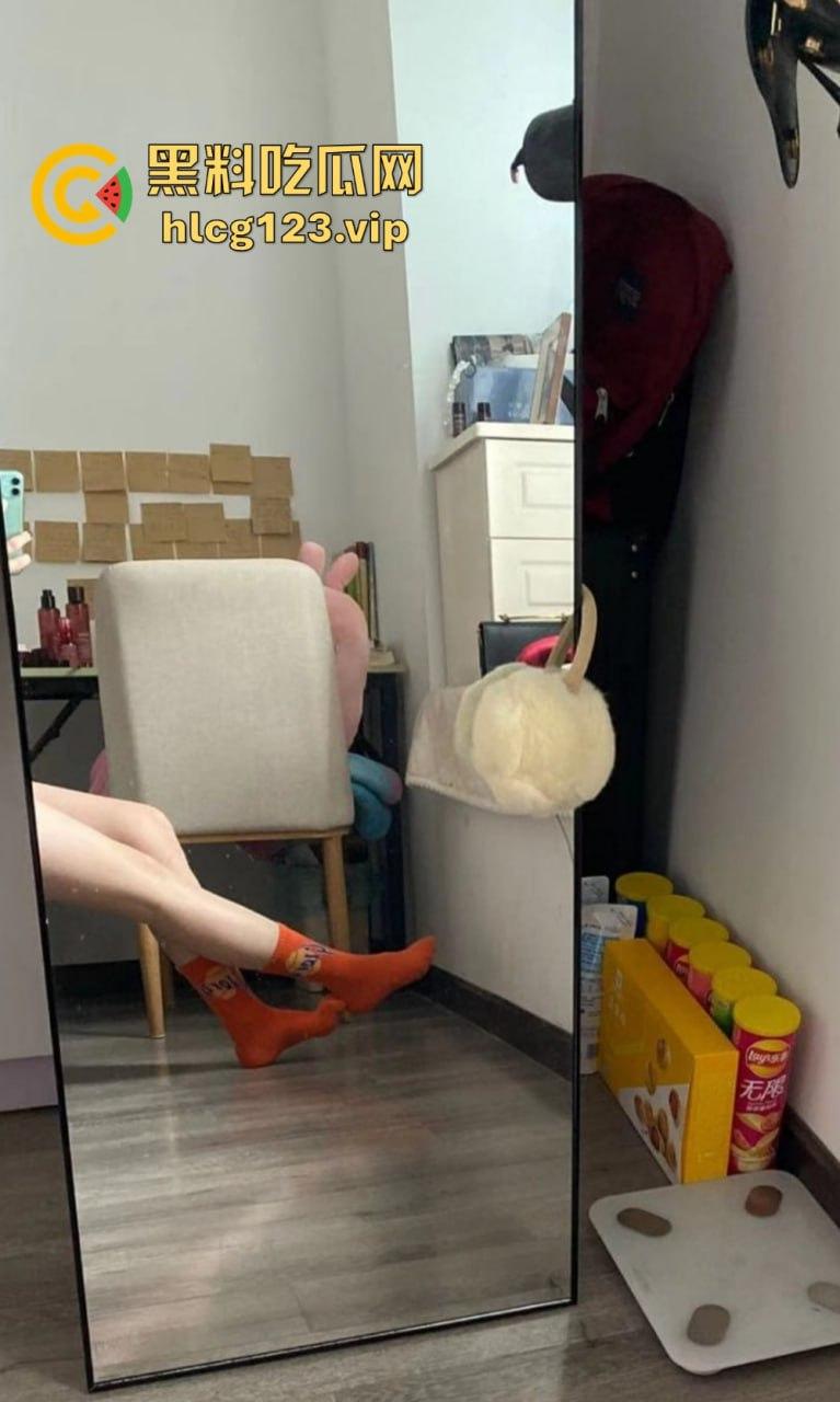 盐城师范大学校花高晓海露脸泄密！斯文眼镜男征服女神，镜前口交激情全记录！  第3张