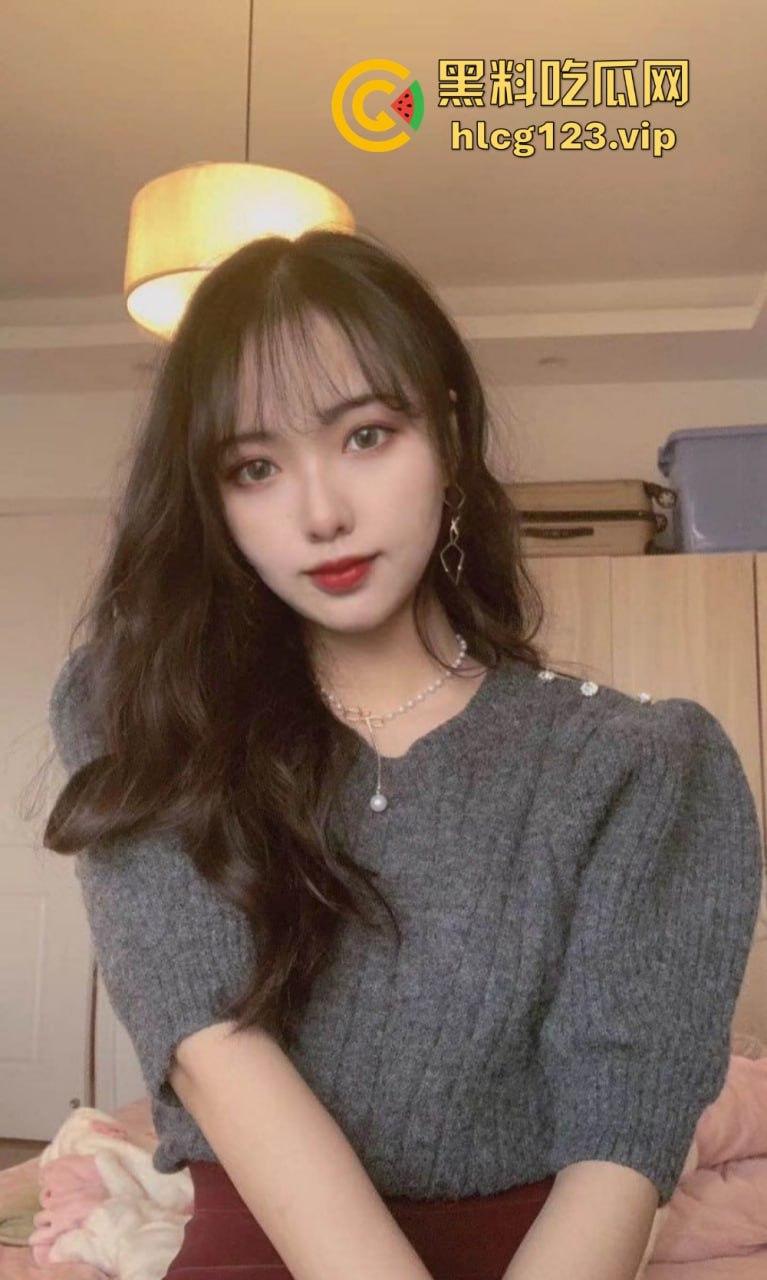 盐城师范大学校花高晓海露脸泄密！斯文眼镜男征服女神，镜前口交激情全记录！  第5张