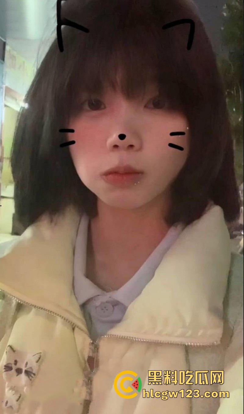 武汉工商学院大一小母狗【林萍如】和男友裸聊视频曝光 宿舍内骚浪自慰为男友解馋! 第1张 武汉工商学院大一小母狗【林萍如】和男友裸聊视频曝光 宿舍内骚浪自慰为男友解馋! 第1张