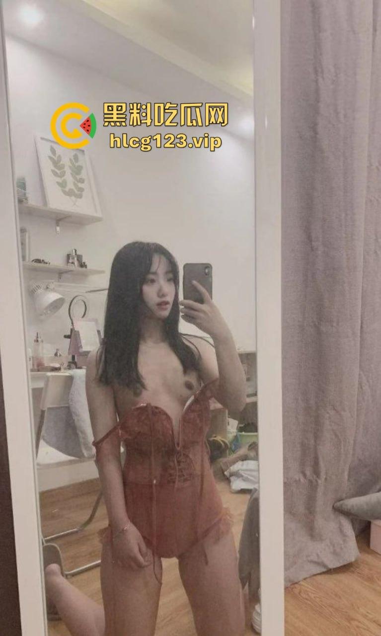 盐城师范大学校花高晓海露脸泄密！斯文眼镜男征服女神，镜前口交激情全记录！  第11张