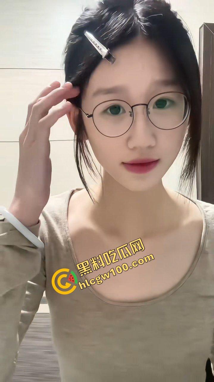 抖音极品清纯反差学生女网红『陈雯雯雯』私下发骚约操大哥 黑丝暴力后入娇喘！原创独家曝光流出！  第2张