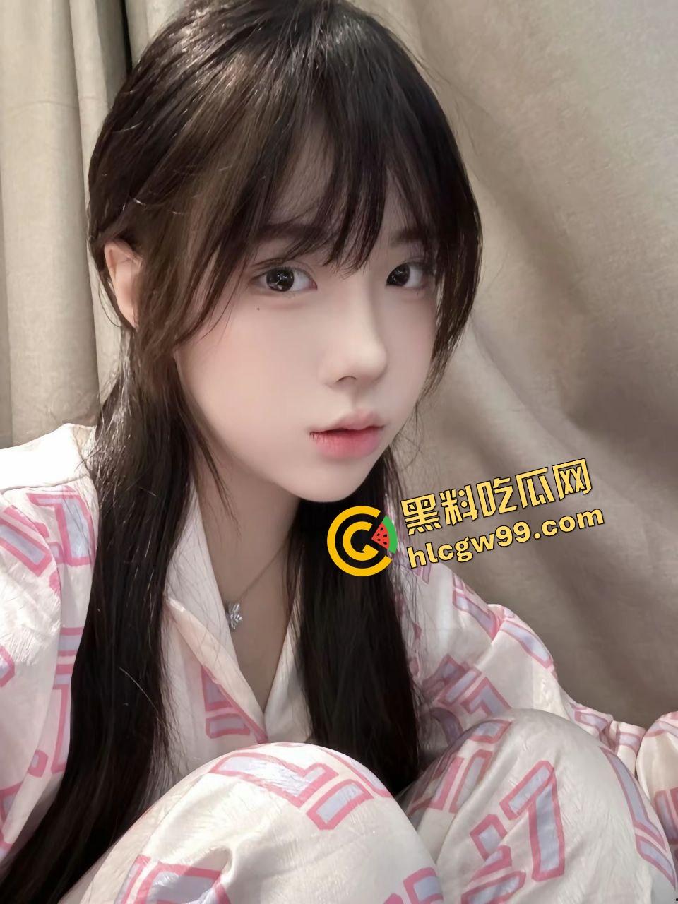 过年回家爆操邻居家姐姐【彭雨婷】暴力后怼撞击填满骚逼，骑乘坐压运镜插逼！独家曝光流出！  第1张