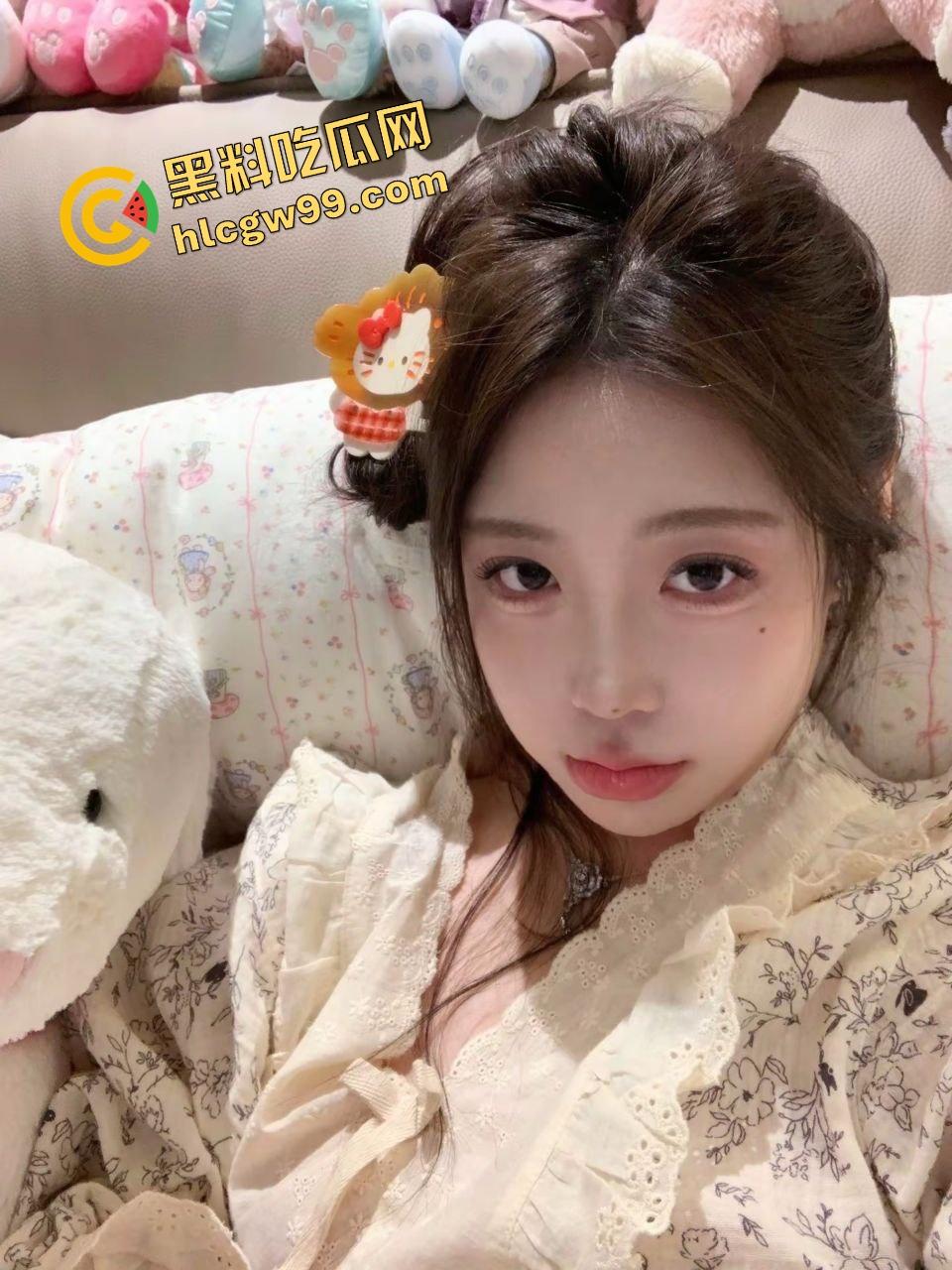 过年回家爆操邻居家姐姐【彭雨婷】暴力后怼撞击填满骚逼，骑乘坐压运镜插逼！独家曝光流出！  第2张