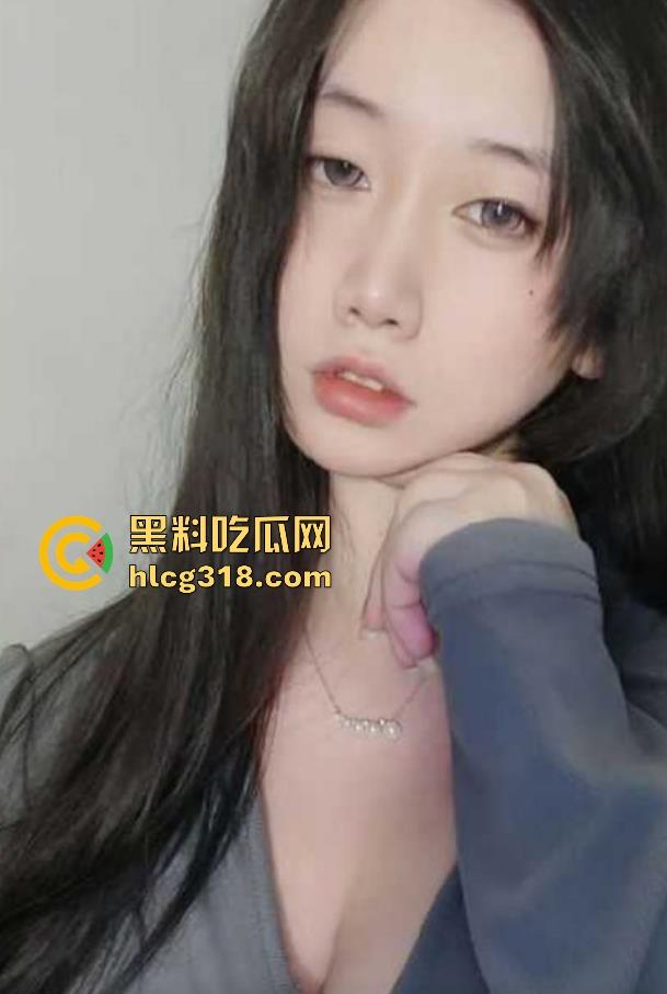 抖音4.5万粉网红【卡比喵】土豪定制福利流出，极品身材反差御姐，核弹巨乳掰穴自慰！  第2张