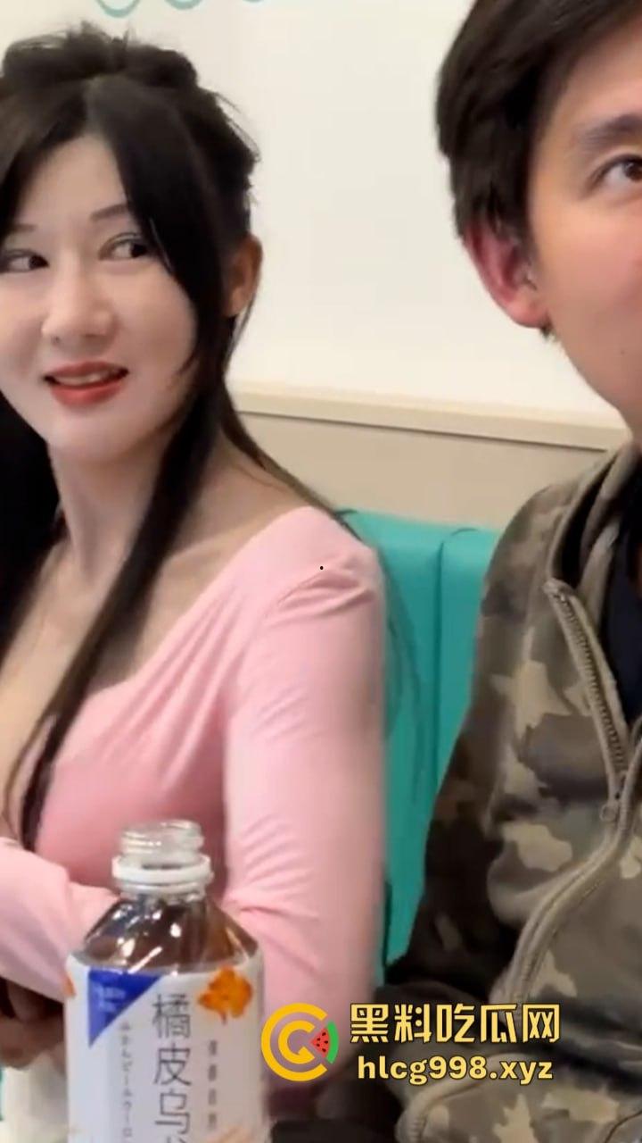 上海俩美女饭店打架下手忒狠 全然不知走光被偷拍 黑衣服这是奶子是真的吗? 第2张 上海俩美女饭店打架下手忒狠 全然不知走光被偷拍 黑衣服这是奶子是真的吗? 第2张