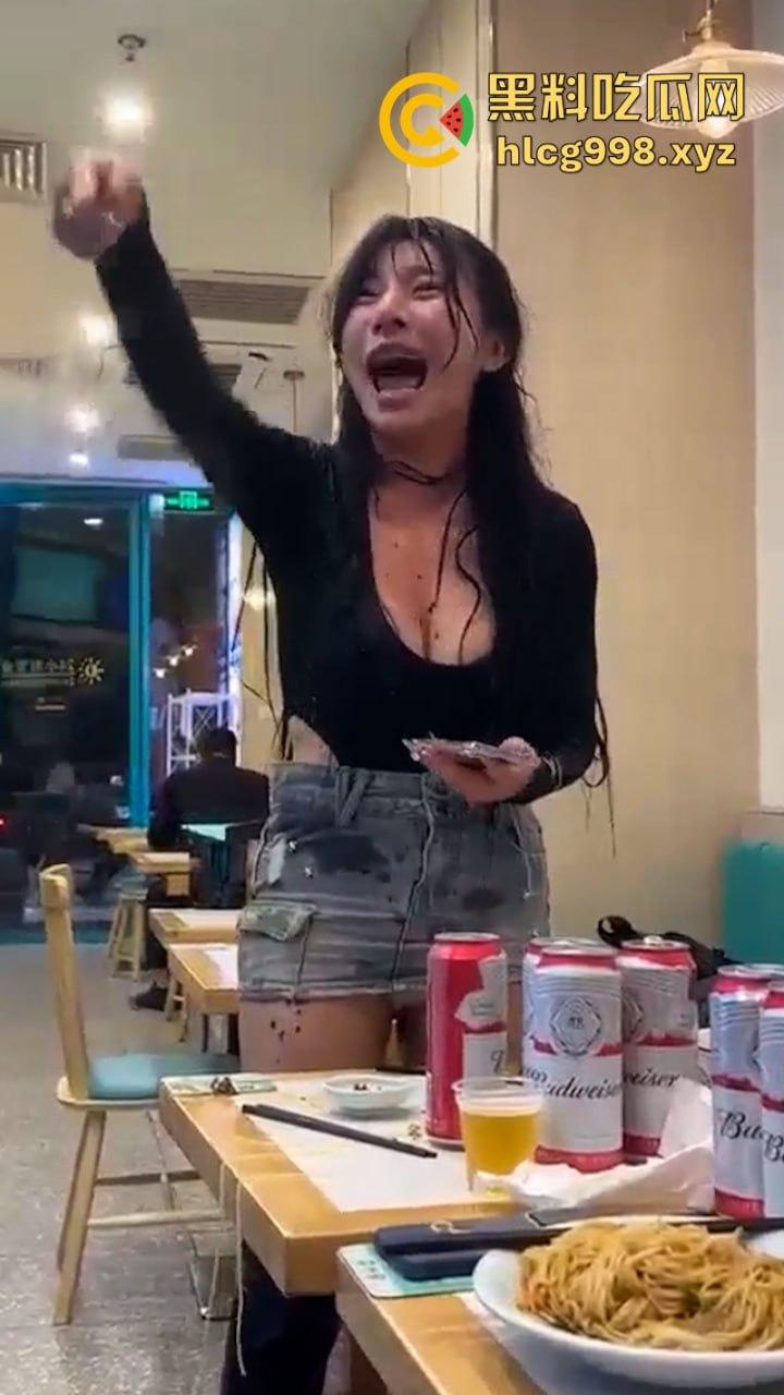 上海俩美女饭店打架下手忒狠 全然不知走光被偷拍 黑衣服这是奶子是真的吗? 第8张 上海俩美女饭店打架下手忒狠 全然不知走光被偷拍 黑衣服这是奶子是真的吗? 第8张