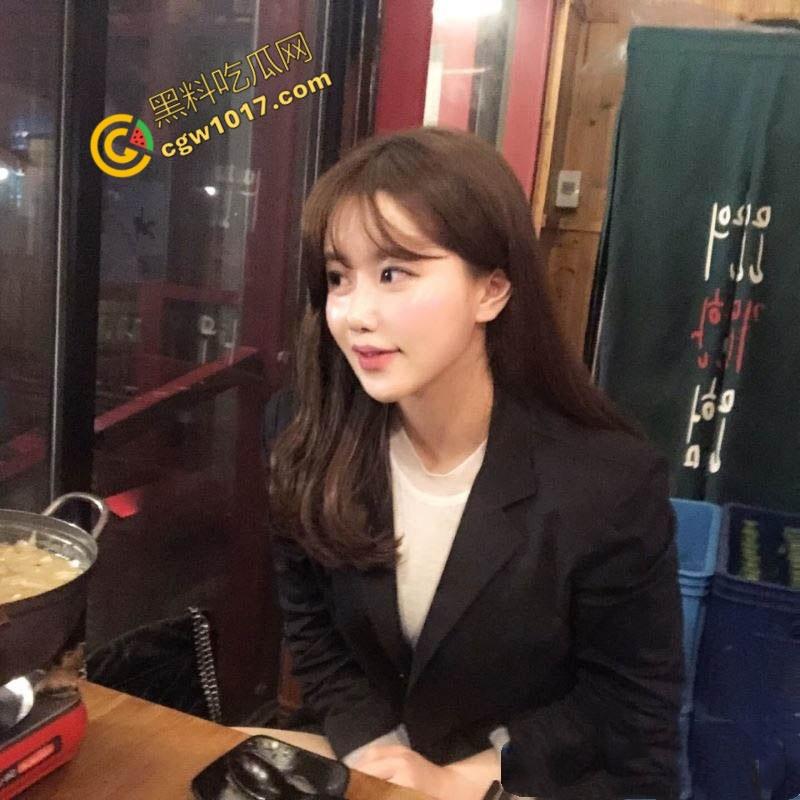 韩国暖男杀手【朴研兮】性感勾魂，私密视频疯传，财阀3P调教，骚穴高潮迭起，淫水白浆齐飞，女神私下尽显母狗本色！  第2张