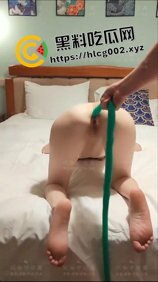 肛条探肠！1米5长的肛塞比模特都高 全部塞进去 这怕不是直接到胃了 抽出来的时候魂都没了  第7张