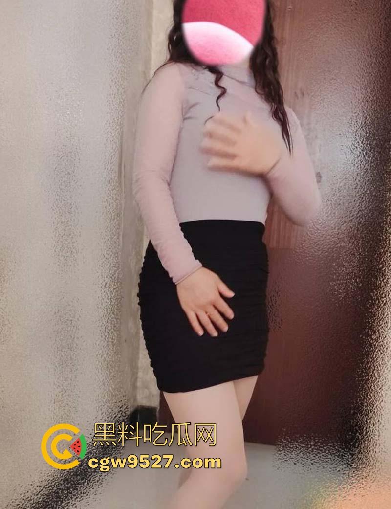 约炮巨反差丰满熟女李老师，背着她老公出来让我插，无套猛打桩，多次潮喷狠狠的喂饱这人妻母狗！  第4张