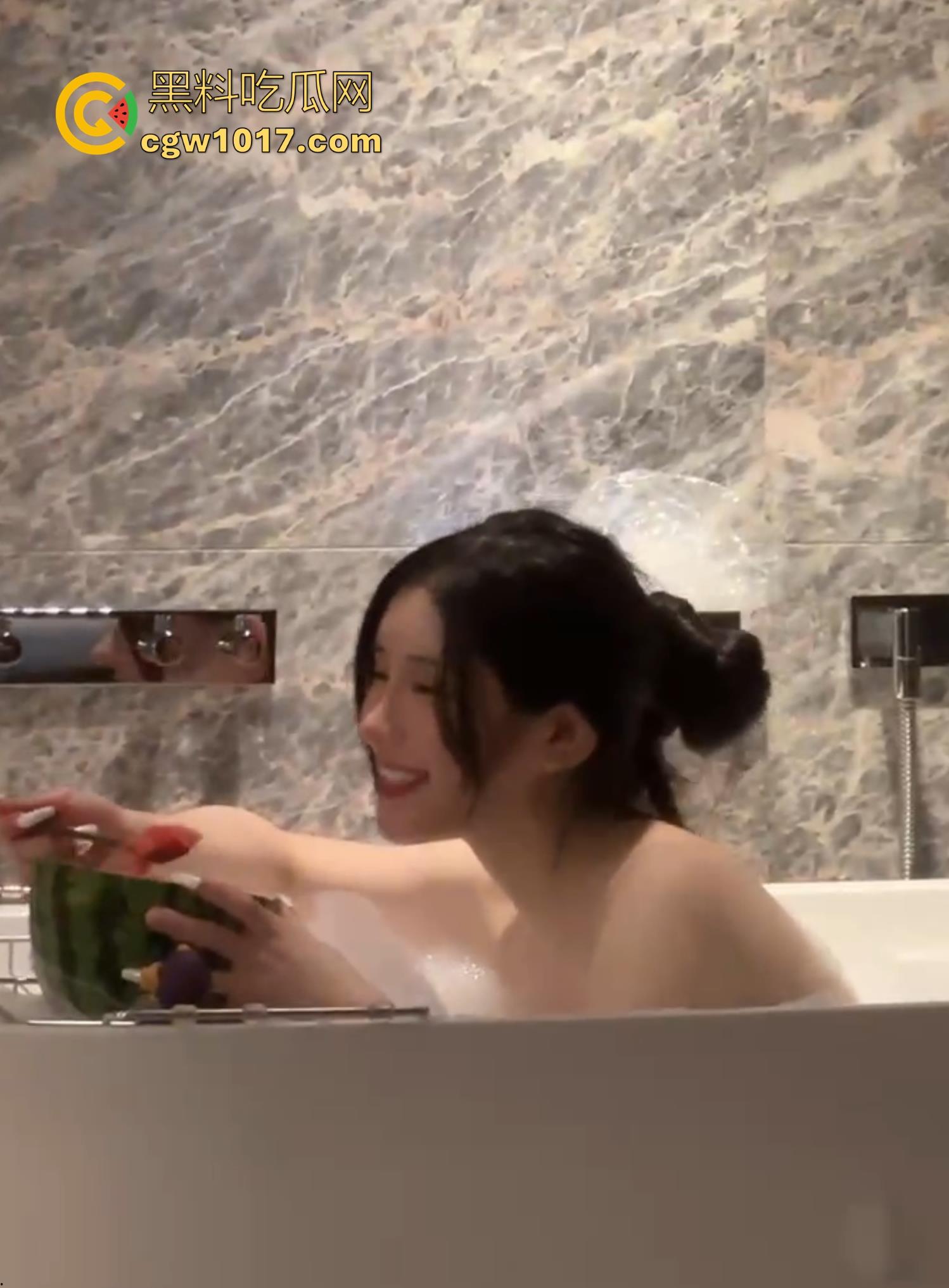 蛋仔cp奔现，高颜值女大大哥反而不敢无套，不知道深浅，深夜紧急外卖，你自己不早点准备怪谁呀，人家都等着呢！  第4张