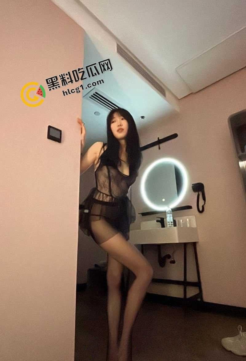 苏州大学医学院 性感女大学生『黄欣晨』小粉穴 蜜桃臀 与多金男友性爱 视频流出  第3张